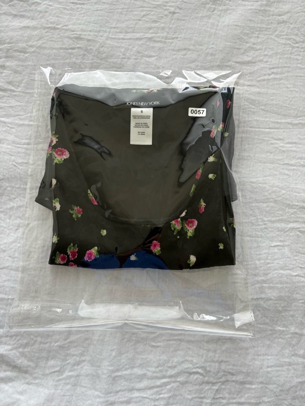 Jones New York 100% Silk Black Floral Scoop Neck Blouse Size 6 - Picture 13 of 13